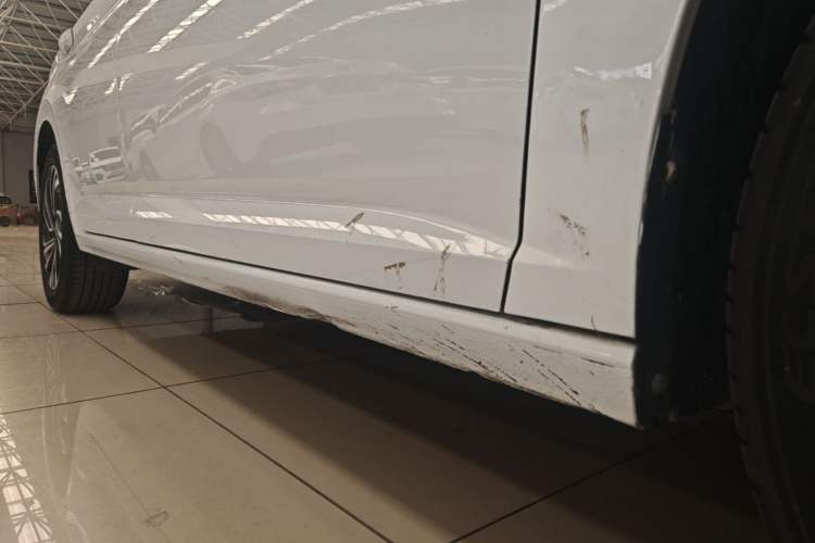 Used Volkswagen Sagitar 2021 200TSI DSG Excellence Edition Right Side Sill
