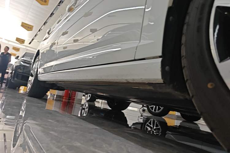 Used Volkswagen Sagitar 2021 280TSI DSG Excellence Edition Right Side Sill
