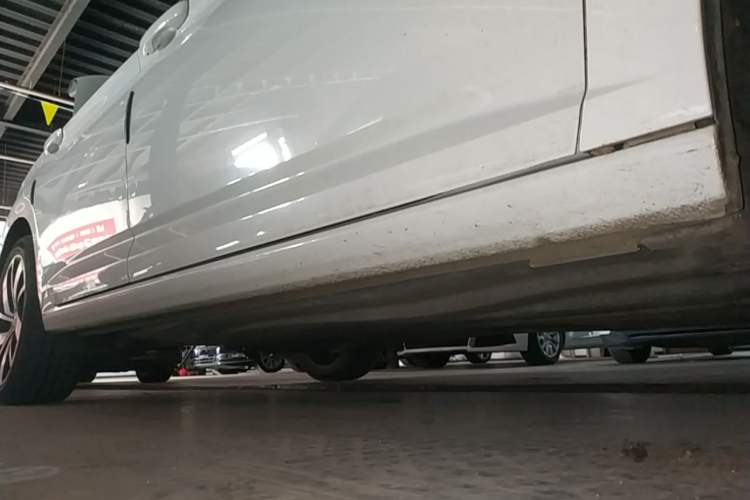 Used Volkswagen Sagitar 2021 280TSI DSG Excellence Edition Right Side Sill