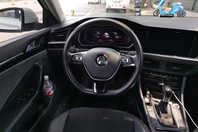 Used Volkswagen Sagitar 2021 280TSI DSG Luxury Smart Connectivity Edition Steering Wheel