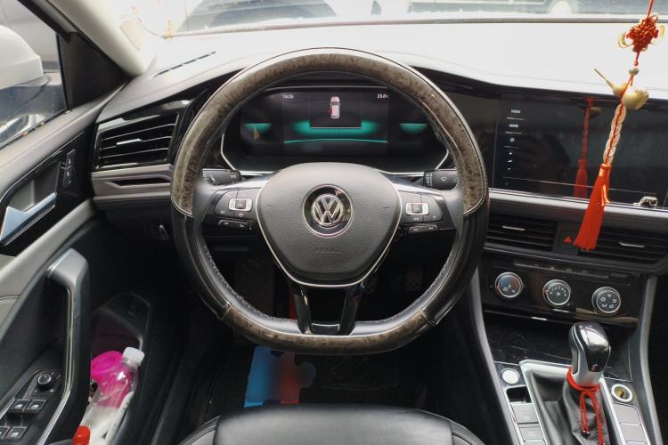 Used Volkswagen Sagitar  Steering Wheel