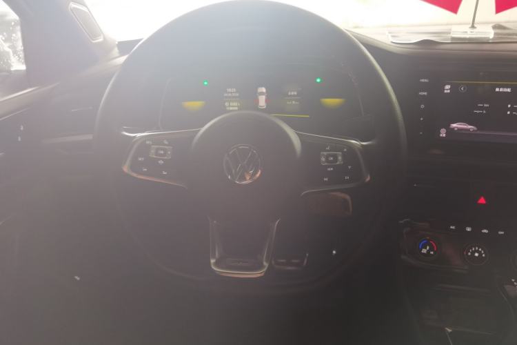 Used Volkswagen Sagitar 2021 280TSI DSG R-Line Smart Connectivity Version Steering Wheel