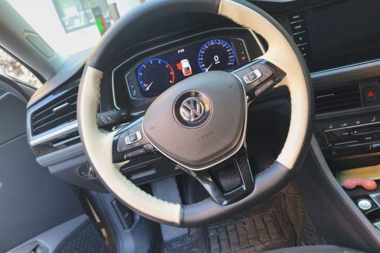 Used Volkswagen Sagitar 2021 280TSI DSG Luxury Smart Connectivity Edition Steering Wheel