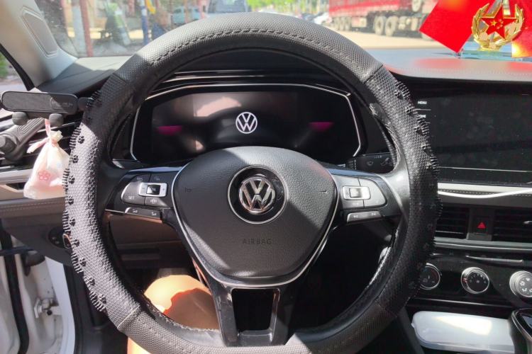 Used Volkswagen Sagitar  Steering Wheel