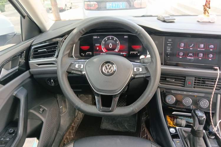 Used Volkswagen Sagitar 2021 280TSI DSG 30th Anniversary Edition Steering Wheel