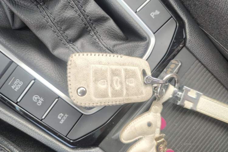 Used Volkswagen Sagitar 2021 280TSI DSG Luxury Smart Connectivity Edition Vehicle Key