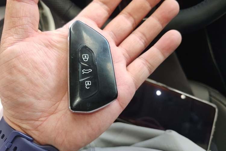 Used Volkswagen Sagitar 2021 280TSI DSG Excellence Edition Vehicle Key