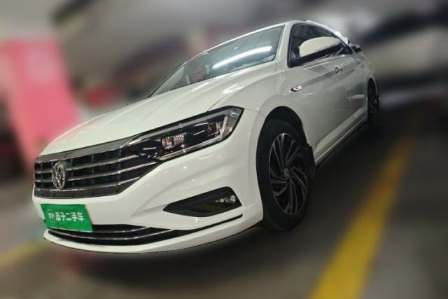Ojetý Volkswagen Sagitar 2021 200TSI DSG Excellence Edition