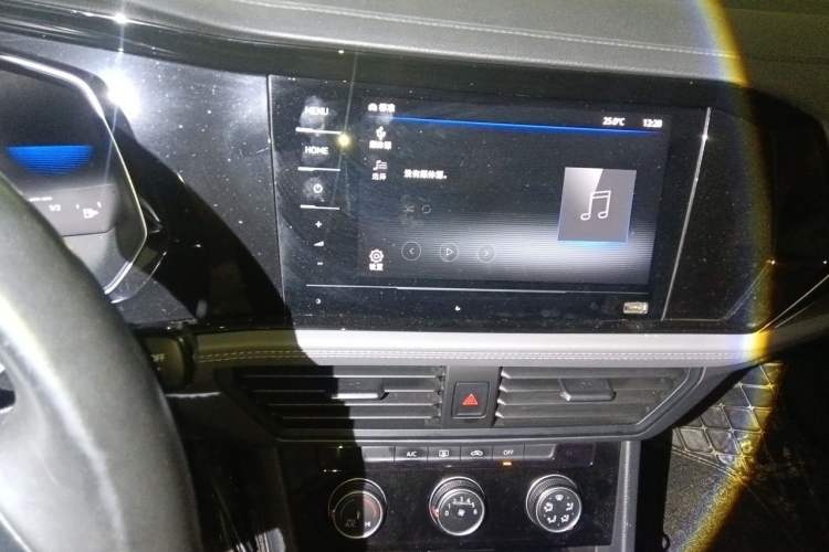 Used Volkswagen Sagitar 2021 280TSI DSG Comfort Connect Edition Audio And AC Panel