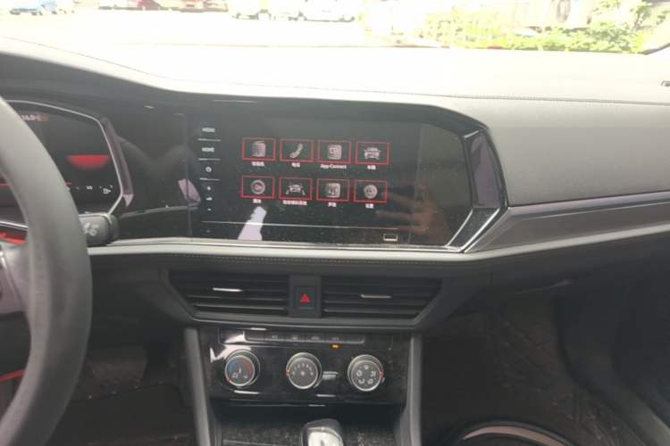 Used Volkswagen Sagitar 2021 280TSI DSG Comfort Connect Edition Audio And AC Panel
