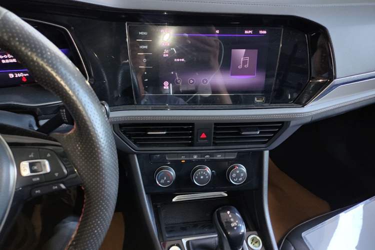Used Volkswagen Sagitar 2021 280TSI DSG Comfort Connect Edition Audio And AC Panel