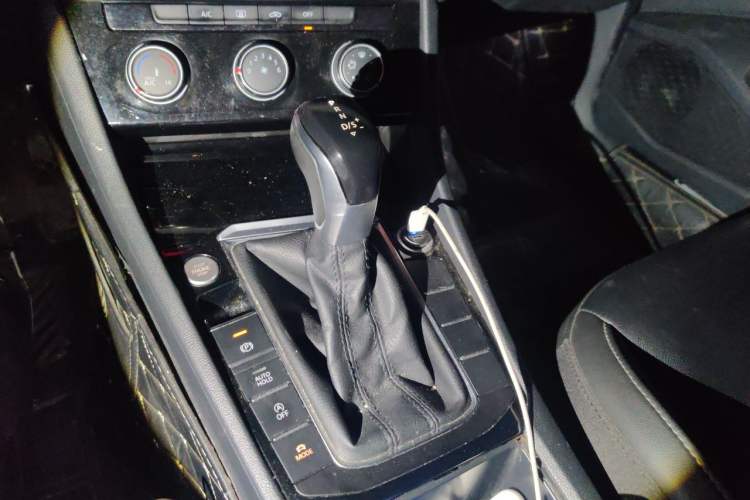 Used Volkswagen Sagitar 2021 280TSI DSG 30th Anniversary Edition Gear Lever