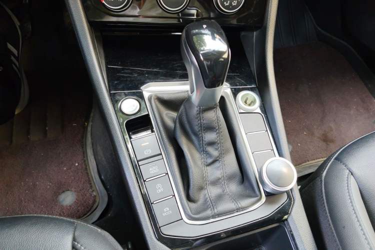 Used Volkswagen Sagitar 2021 280TSI DSG Comfort Connect Edition Gear Lever