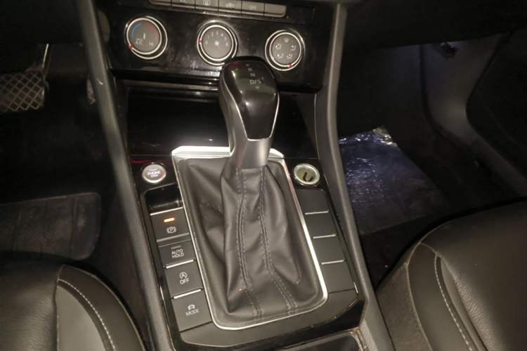 Used Volkswagen Sagitar 2021 280TSI DSG Excellence Edition Gear Lever