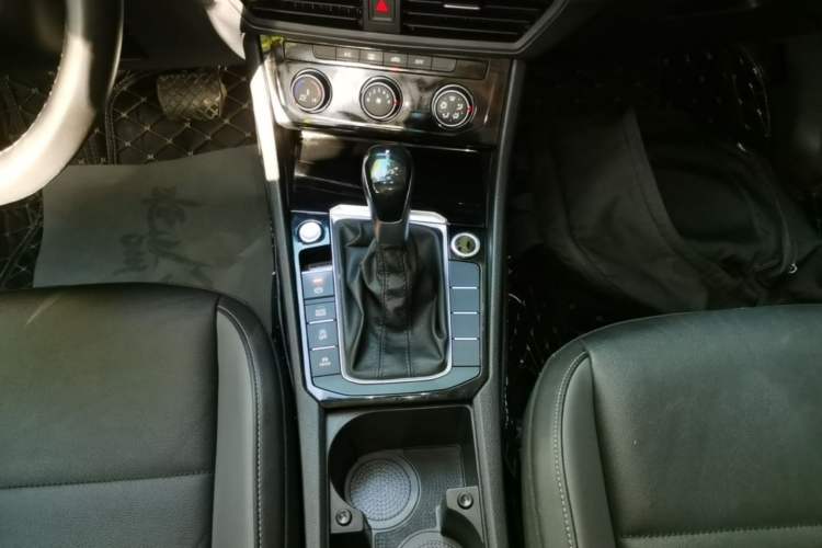 Used Volkswagen Sagitar 2021 200TSI DSG Comfort Connect Edition Gear Lever