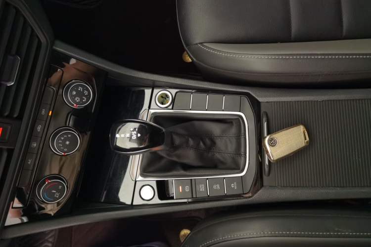 Used Volkswagen Sagitar 2021 280TSI DSG Excellence Edition Gear Lever