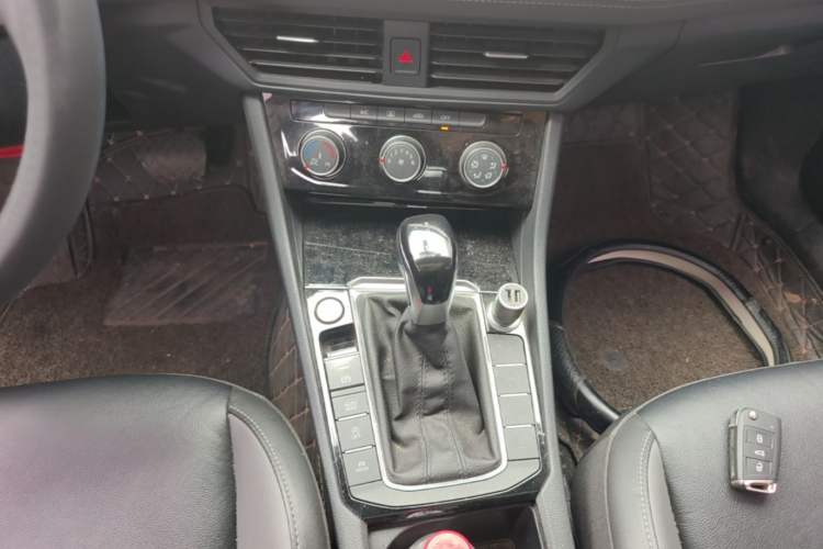 Used Volkswagen Sagitar 2021 280TSI DSG Comfort Connect Edition Gear Lever