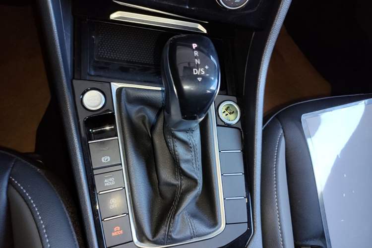 Used Volkswagen Sagitar 2021 280TSI DSG Comfort Connect Edition Gear Lever
