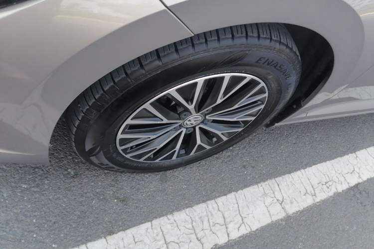 Used Volkswagen Sagitar 2021 280TSI DSG Comfort Connect Edition Left Front Wheel Hub
