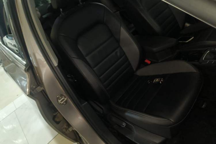 Used Volkswagen Sagitar 2021 280TSI DSG Excellence Edition Right Front Seat