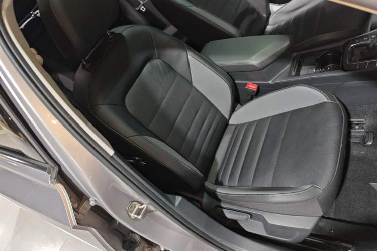 Used Volkswagen Sagitar 2021 280TSI DSG Comfort Connect Edition Right Front Seat