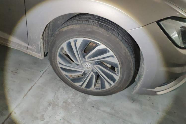 Used Volkswagen Sagitar 2021 280TSI DSG 30th Anniversary Edition Right Front Wheel Hub