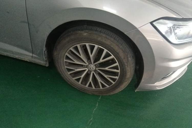 Used Volkswagen Sagitar 2021 280TSI DSG Comfort Connect Edition Right Front Wheel Hub