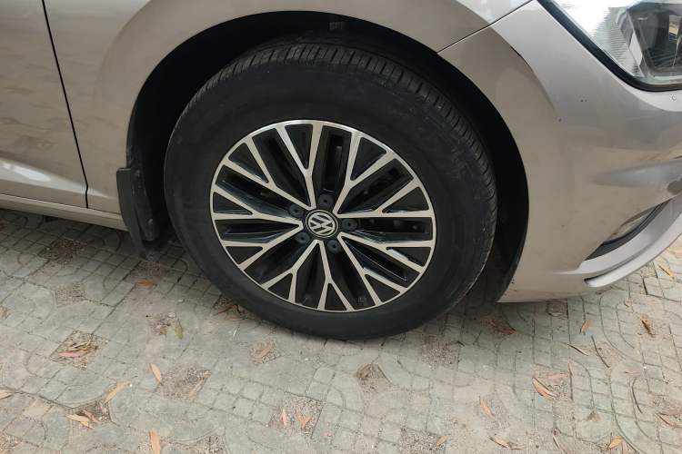Used Volkswagen Sagitar 2021 280TSI DSG Comfort Connect Edition Right Front Wheel Hub