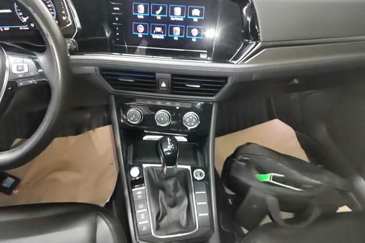 Used Volkswagen Sagitar 2022 280TSI DSG Flyover Edition Audio And AC Panel