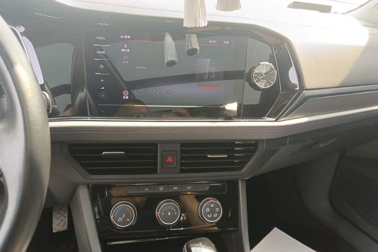 Used Volkswagen Sagitar 2022 280TSI DSG Flyover Edition Audio And AC Panel