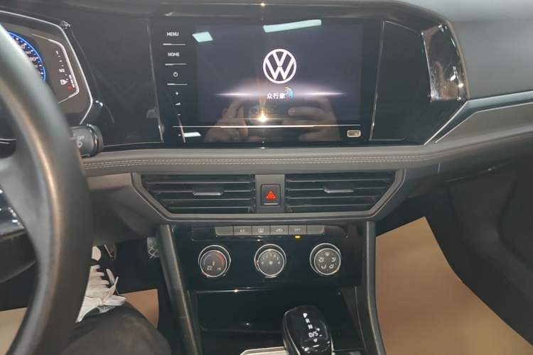 Used Volkswagen Sagitar 2022 280TSI DSG Flyover Edition Audio And AC Panel