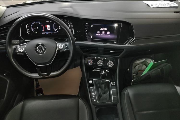 Used Volkswagen Sagitar 2022 280TSI DSG Flyover Edition Center Console