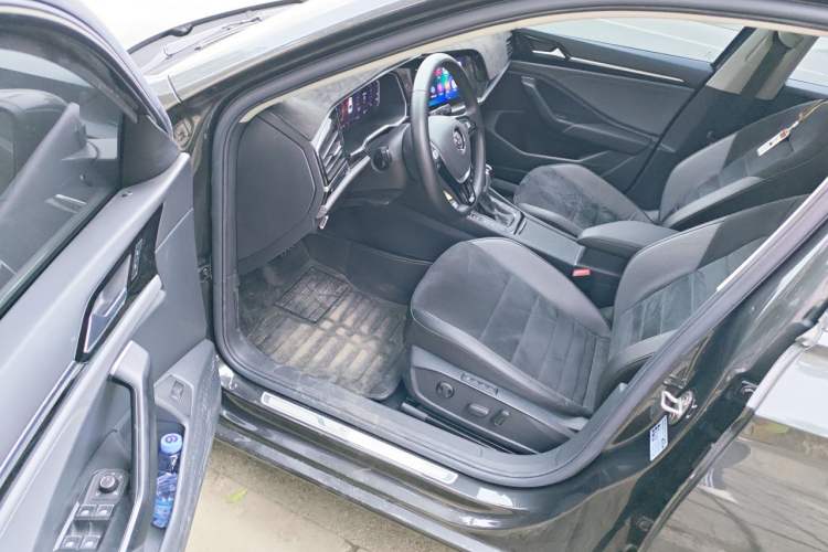 Used Volkswagen Sagitar 2022 280TSI DSG Excellence Edition Driver Seat