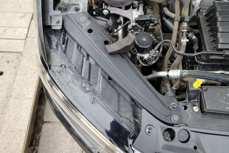 Used Volkswagen Sagitar 2022 280TSI DSG Flyover Edition Engine Bay Right