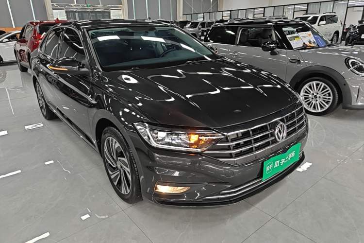 Used Volkswagen Sagitar 2022 280TSI DSG Flyover Edition Front Right 45 Deg