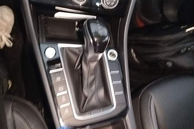 Used Volkswagen Sagitar 2022 280TSI DSG Excellence Edition Gear Lever