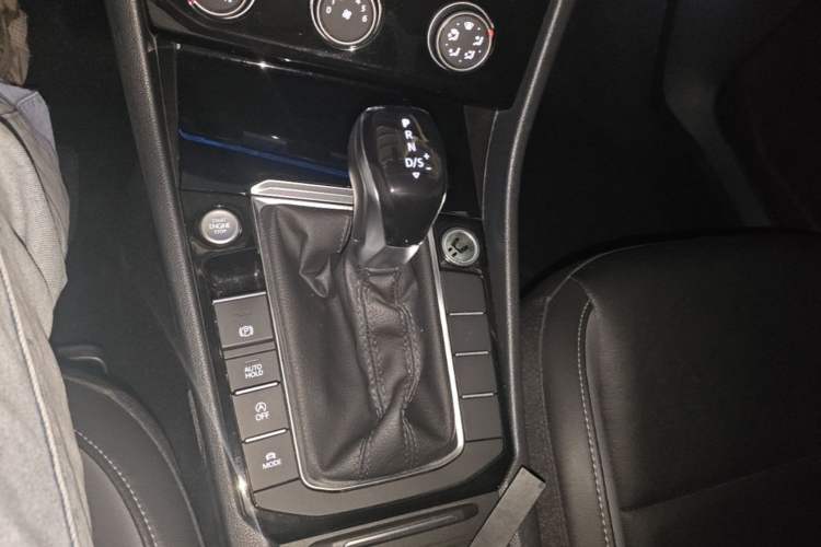 Used Volkswagen Sagitar 2022 280TSI DSG Flyover Edition Gear Lever