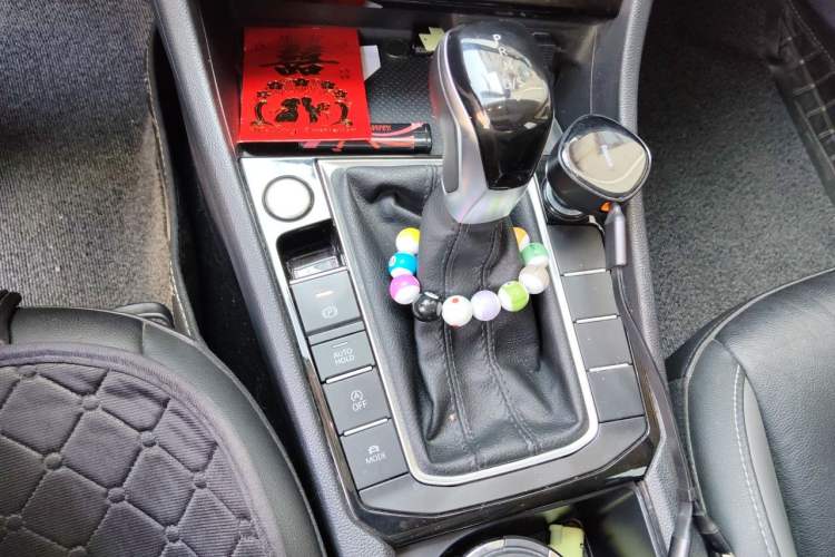 Used Volkswagen Sagitar 2022 280TSI DSG Excellence Edition Gear Lever