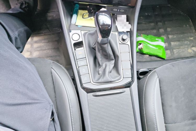 Used Volkswagen Sagitar 2022 280TSI DSG Excellence Edition Gear Lever