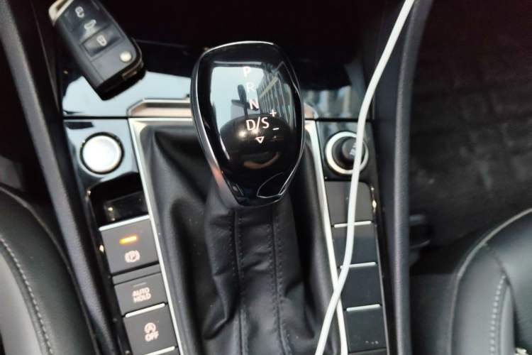 Used Volkswagen Sagitar 2022 280TSI DSG Flyover Edition Gear Lever