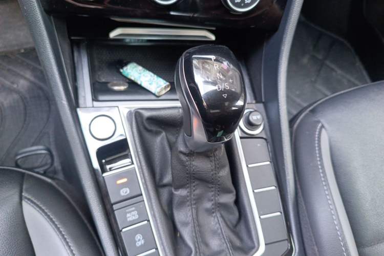 Used Volkswagen Sagitar 2022 280TSI DSG Excellence Edition Gear Lever
