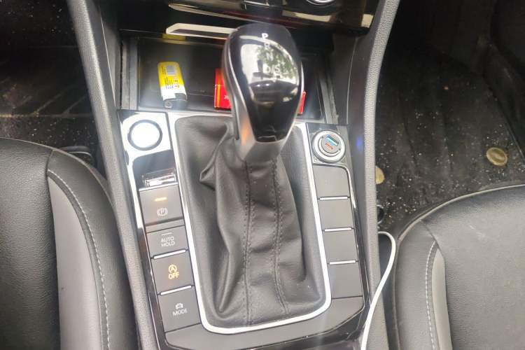 Used Volkswagen Sagitar 2022 280TSI DSG Excellence Edition Gear Lever