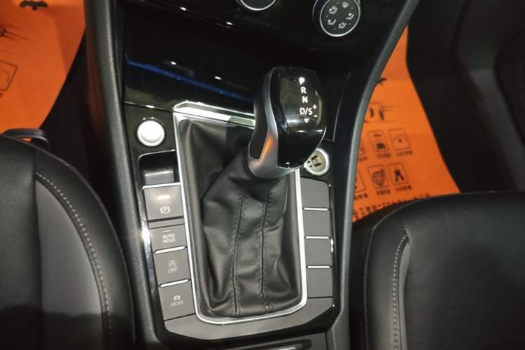 Used Volkswagen Sagitar 2022 280TSI DSG Flyover Edition Gear Lever
