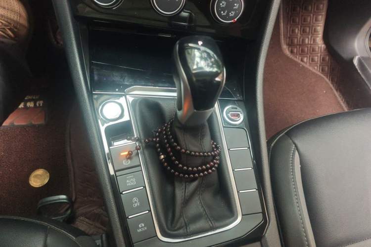 Used Volkswagen Sagitar 2022 280TSI DSG Excellence Edition Gear Lever