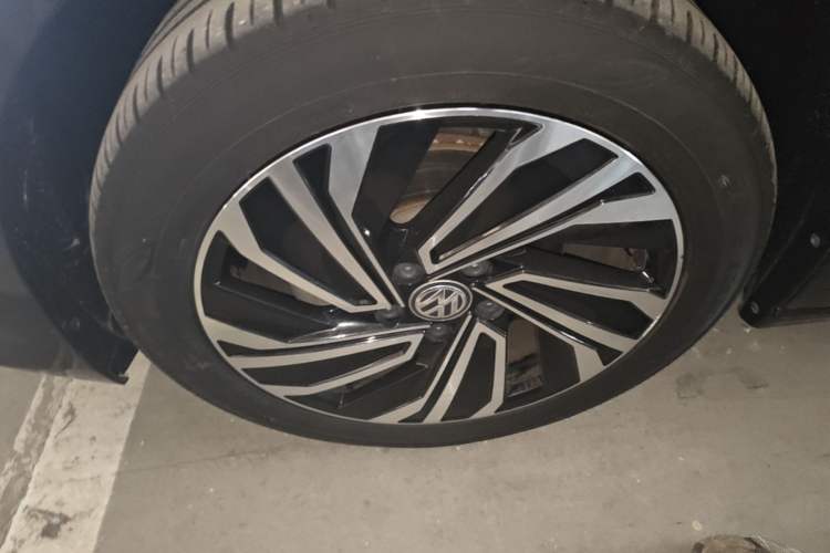 Used Volkswagen Sagitar 2022 280TSI DSG Flyover Edition Left Front Wheel Hub