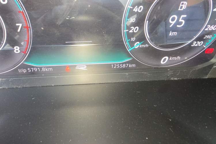 Used Volkswagen Sagitar 2022 280TSI DSG Excellence Edition Odometer Close Up