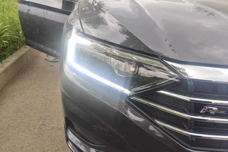 Used Volkswagen Sagitar 2022 280TSI DSG Excellence Edition Right Front Headlight