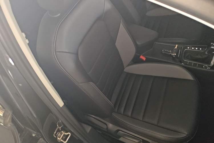 Used Volkswagen Sagitar 2022 280TSI DSG Flyover Edition Right Front Seat