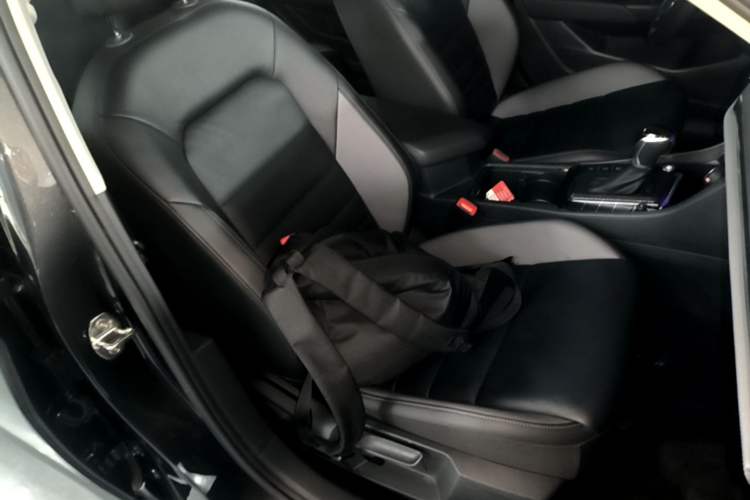 Used Volkswagen Sagitar 2022 280TSI DSG Flyover Edition Right Front Seat