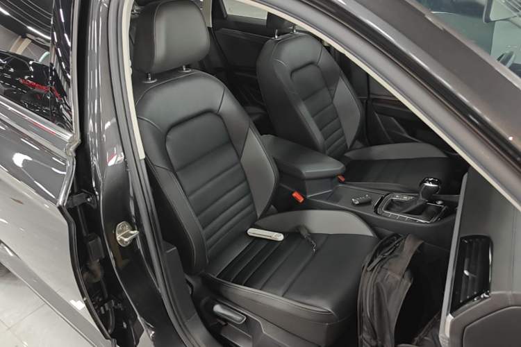 Used Volkswagen Sagitar 2022 280TSI DSG Flyover Edition Right Front Seat